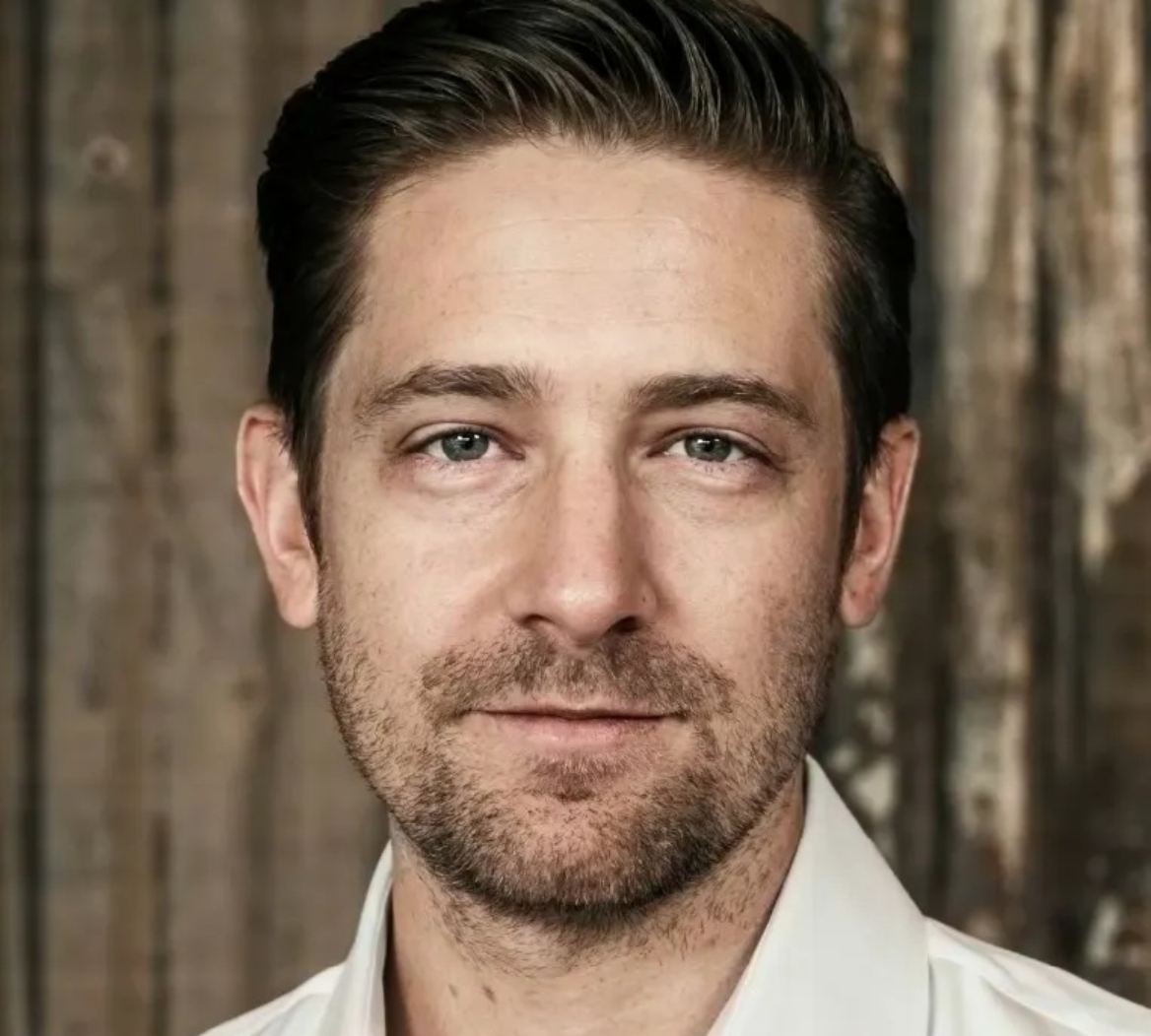 headshot of Eri Rothschild