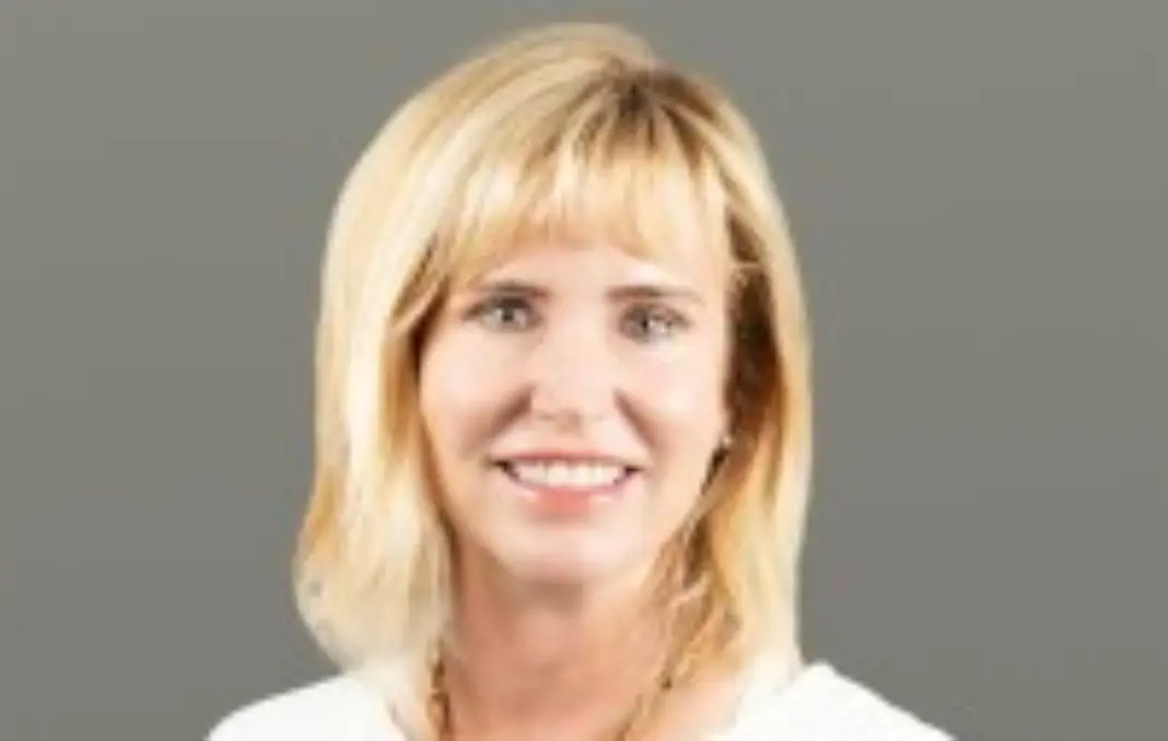 Lisa Cummins Dulchinos headshot