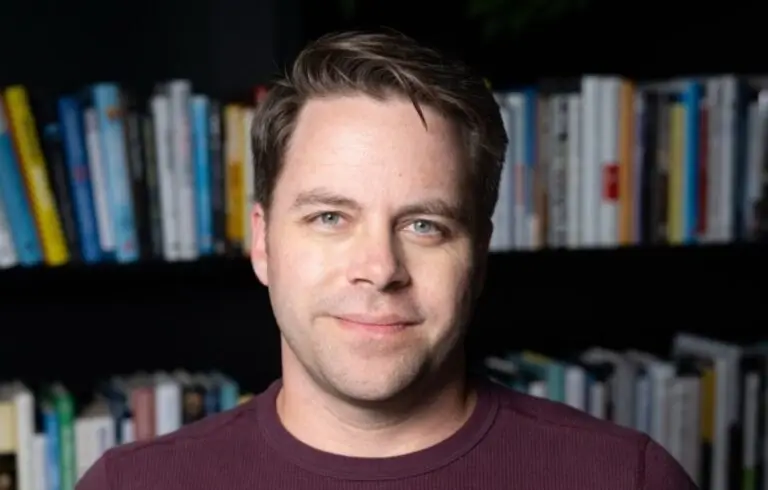 Donny Hoye headshot